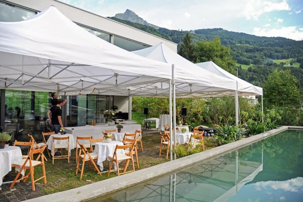 Combined pavilions by the pool of a private house in the Glarnerland